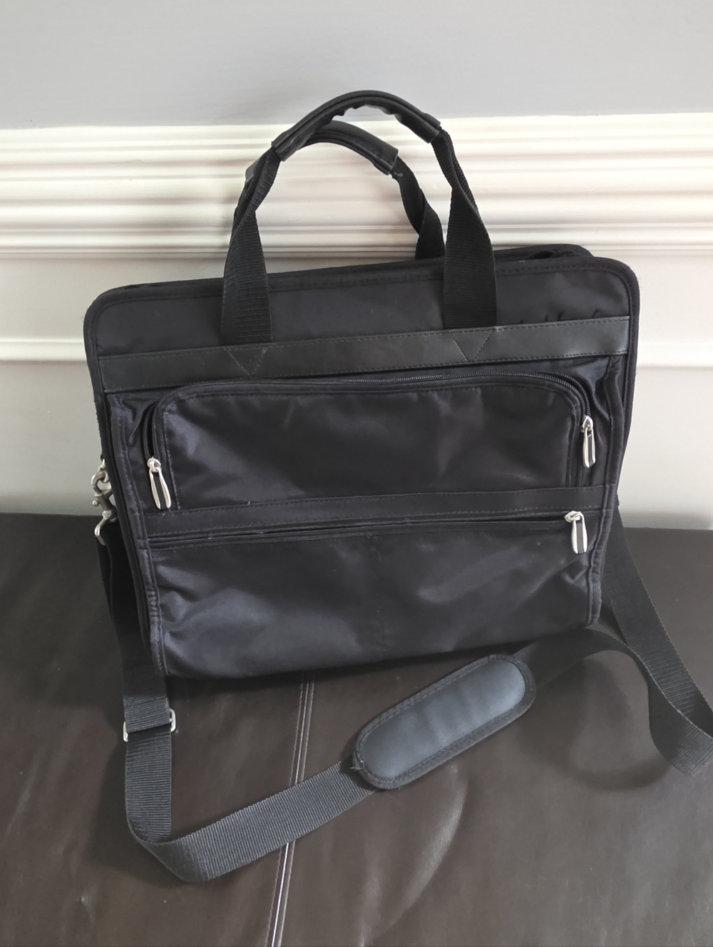 Classic Black Targus Briefcase Laptop Bag